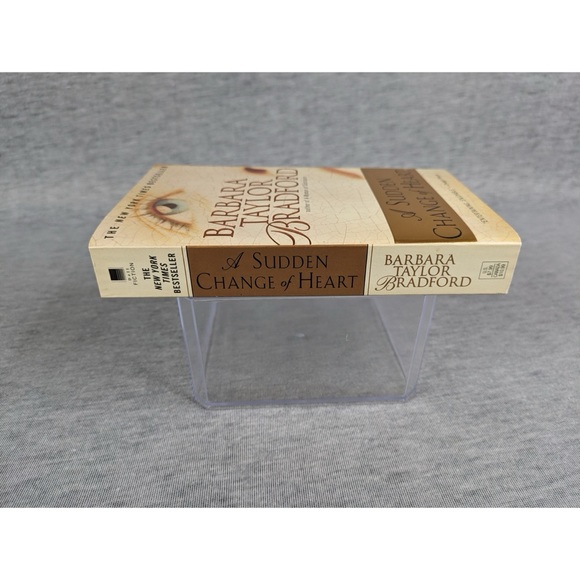 Barbara Taylor Bradford: A Sudden Change of Heart (Paperback) - Picture 2 of 4